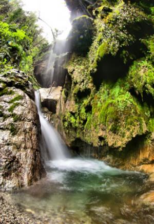 Una cascata alla Valle delle Ferriere